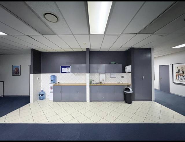 6,052M² OFFICE FOR SALE IN HALFWAY HOUSE